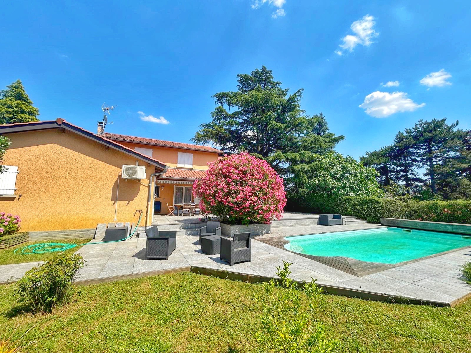 Agence immobilière de OUEST IMMO CONSEILS